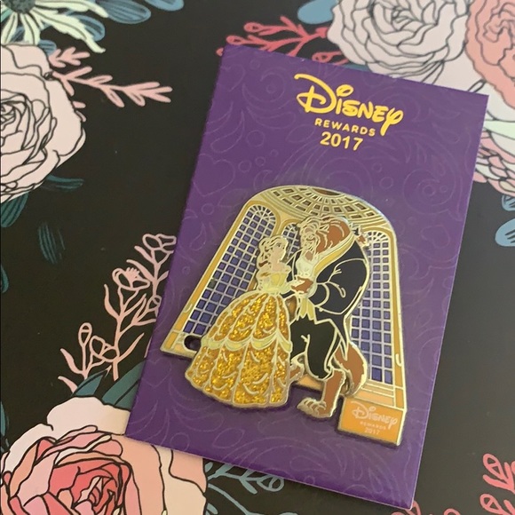 Authentic Disney Rare VISA Members only pin 2017 - Picture 1 of 4